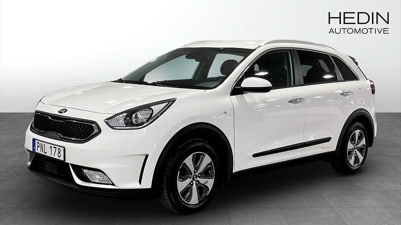 Vit Begagnad 2018 Kia Niro Advance SUV | 159 900 kr (Marknadspris) - Bild 1/4