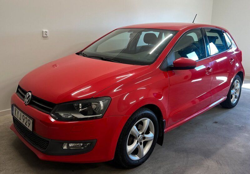 Röd Begagnad 2010 VW Polo Halvkombi | 44 900 kr (Marknadspris) - Bild 1/4