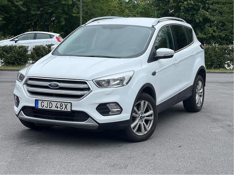 Vit Begagnad 2019 Ford Kuga Trend SUV | 159 000 kr (Superpris) - Bild 1/4