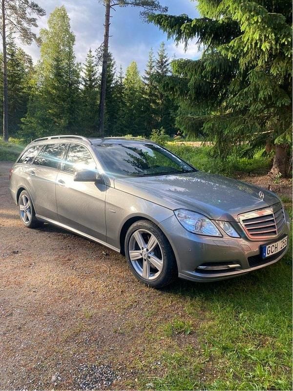 Silver Begagnad 2012 Mercedes E220 Kombi | 99 900 kr (Superpris) - Bild 1/4