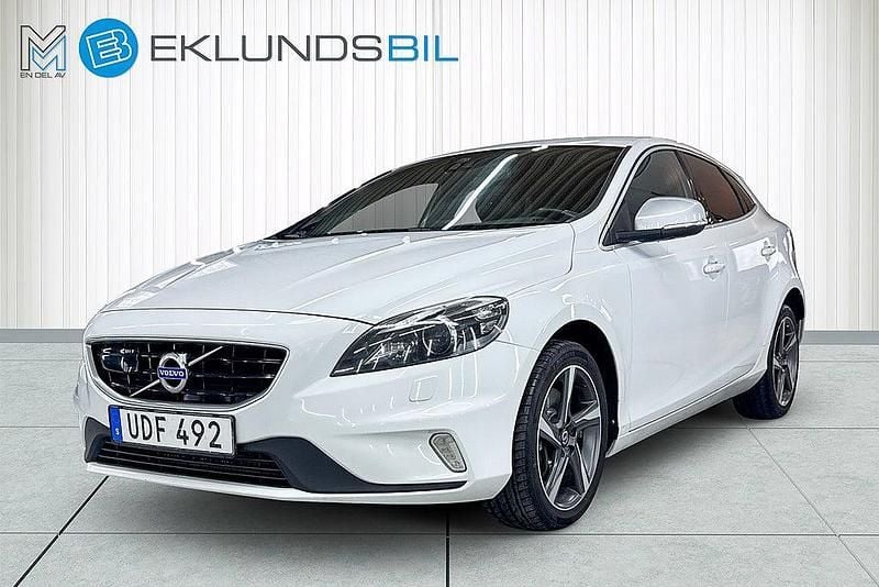 Begagnad Volvo V40 R-Design 150 HK (110 kW) 2016 Ice white Halvkombi
