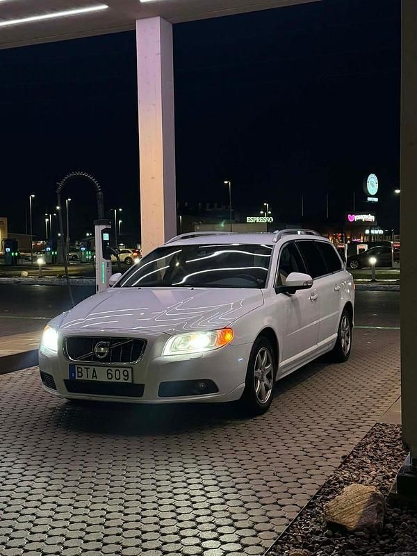 Begagnad 2010 Volvo V70 Kombi | 62 000 kr (Bra pris) - Bild 1/4