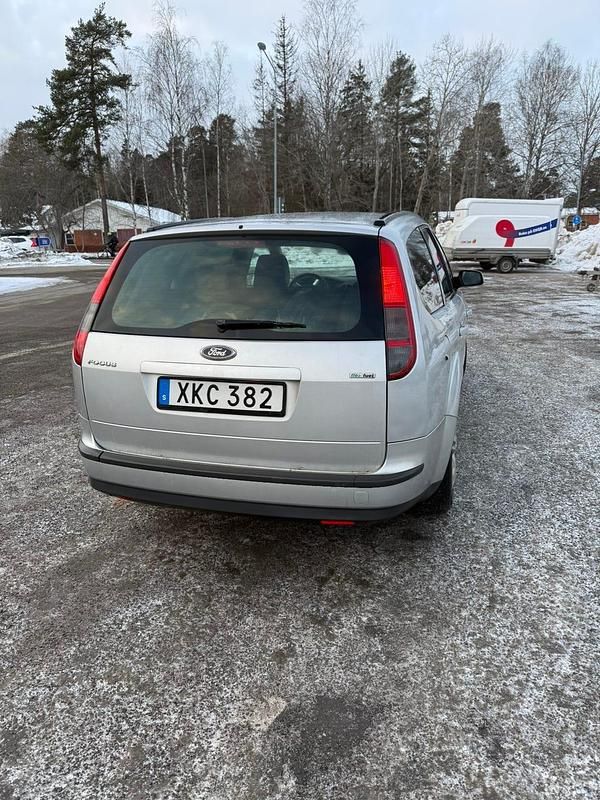 Begagnad Ford Focus 125 HK (91 kW) 2006 Kombi