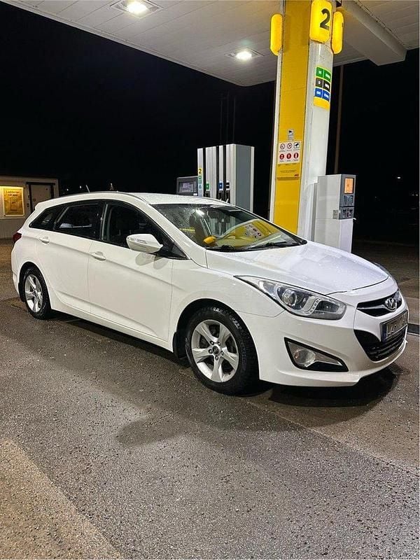 Vit Begagnad 2012 Hyundai i40 Select Kombi | 59 000 kr (Marknadspris) - Bild 1/3