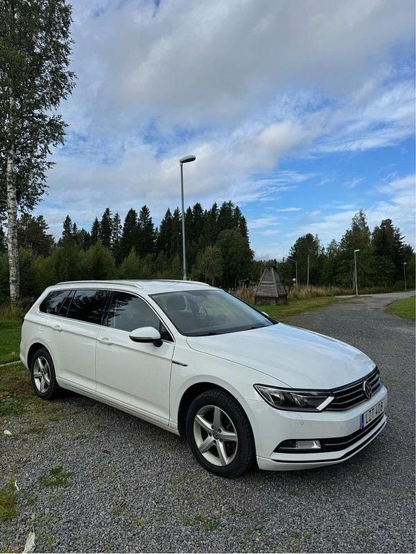 Vit Begagnad 2016 VW Passat Kombi | 80 000 kr (Dyr) - Bild 1/4