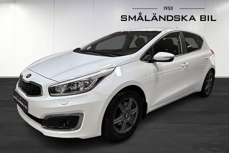 Vit Begagnad 2016 Kia Ceed Halvkombi | 109 000 kr (Lite dyr) - Bild 1/4