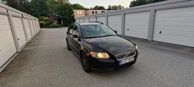 Svart Begagnad 2007 Volvo V50 Kombi | 18 000 kr (Marknadspris) - Bild 1/4