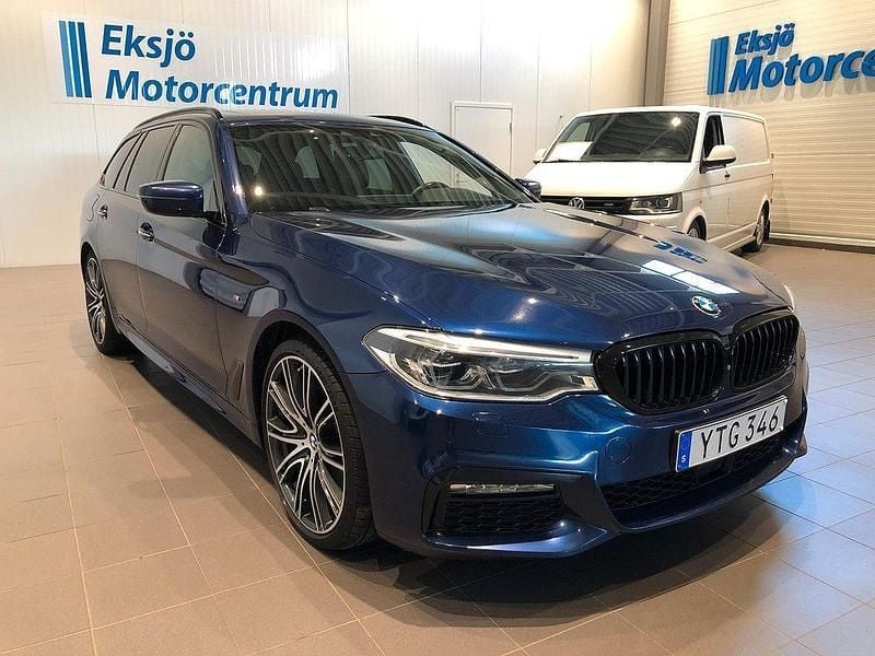 Blå Begagnad 2017 BMW 530 M Sport Kombi | 309 900 kr - Bild 1/4