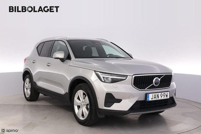 Silver Begagnad 2023 Volvo XC40 Core SUV | 339 800 kr (Marknadspris) - Bild 1/4