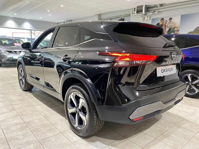 Begagnad Nissan Qashqai N-Connecta 158 HK (116 kW) 2023 Svart metallic SUV