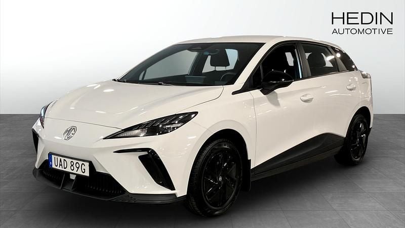 Vit (white) Begagnad 2023 MG MG4 EV Halvkombi | 259 900 kr (Marknadspris) - Bild 1/4
