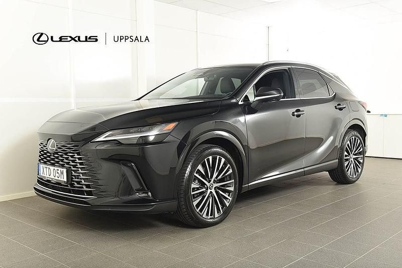 Svart Begagnad 2023 Lexus RX450h+ | 724 900 kr - Bild 1/4