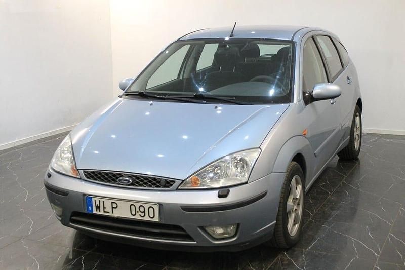 Begagnad Ford Focus 101 HK (74 kW) 2004 Ljusblå Halvkombi