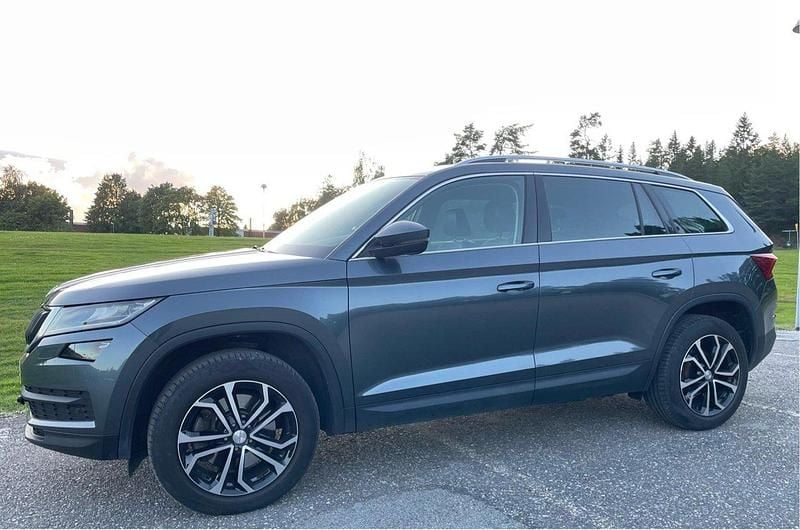Grå Begagnad 2021 Skoda Kodiaq Business Line SUV | 340 000 kr (Bra pris) - Bild 1/4