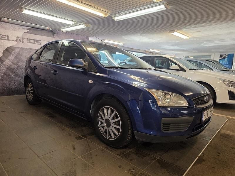 Blå Begagnad 2008 Ford Focus Halvkombi | 29 900 kr - Bild 1/4