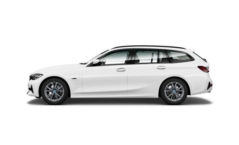 Begagnad BMW 330e Sport Line 184 HK (135 kW) 2022 Okänd Kombi