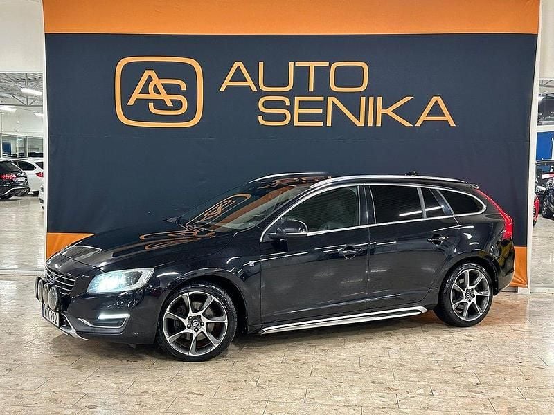 Svart Begagnad 2014 Volvo V60 Ocean Race Kombi | 119 900 kr (Marknadspris) - Bild 1/4