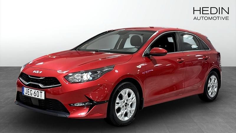 Röd (red) Begagnad 2022 Kia Ceed Kombi | 179 900 kr (Superpris) - Bild 1/4