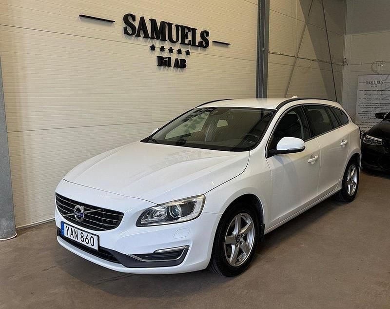 Vit Begagnad 2015 Volvo V60 Kombi | 164 900 kr (Marknadspris) - Bild 1/4