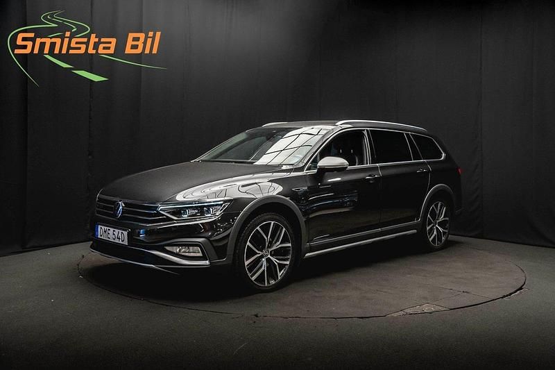 Mörkgrå Begagnad 2022 VW Passat Alltrack Kombi | 309 800 kr (Marknadspris) - Bild 1/4