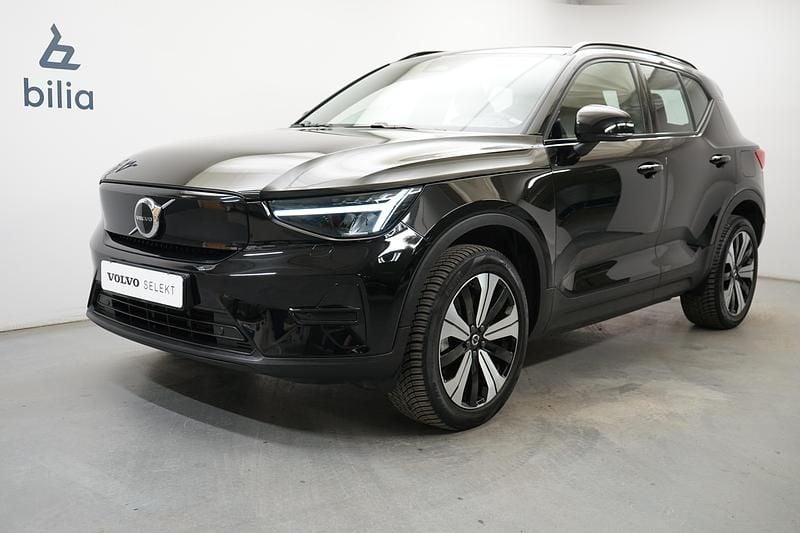 Svart Begagnad 2023 Volvo XC40 Single Motor SUV | 334 900 kr (Marknadspris) - Bild 1/3