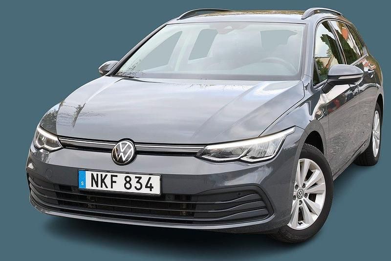 Mörkgrå (gråmetallic) Begagnad 2022 VW Golf VIII Kombi | 219 000 kr (Marknadspris) - Bild 1/4