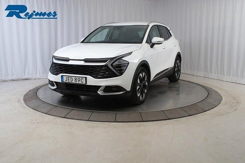 Vit Begagnad 2022 Kia Sportage SUV | 329 800 kr (Superpris) - Bild 1/4