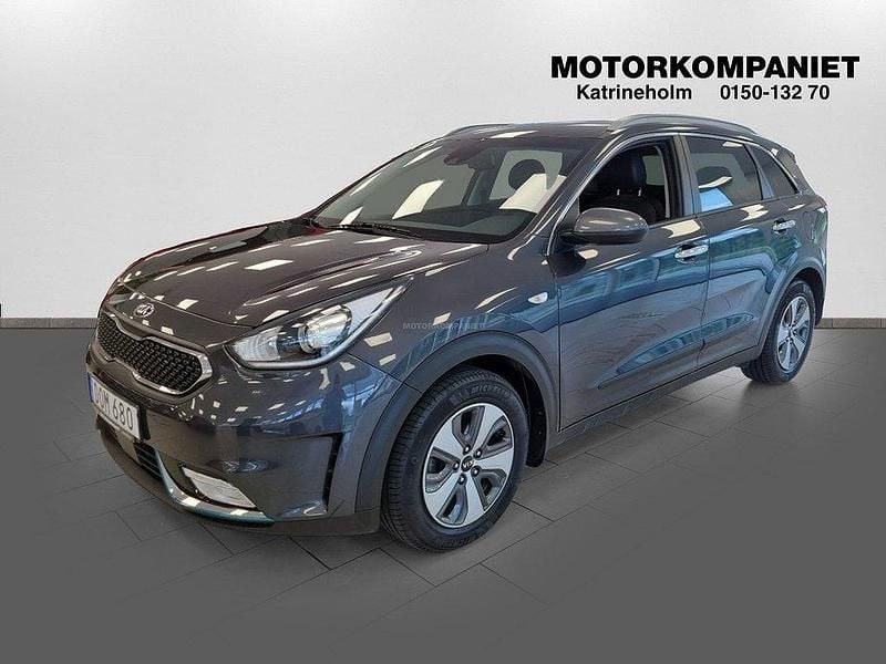 Grå Begagnad 2018 Kia Niro Advance SUV | 169 899 kr (Marknadspris) - Bild 1/4