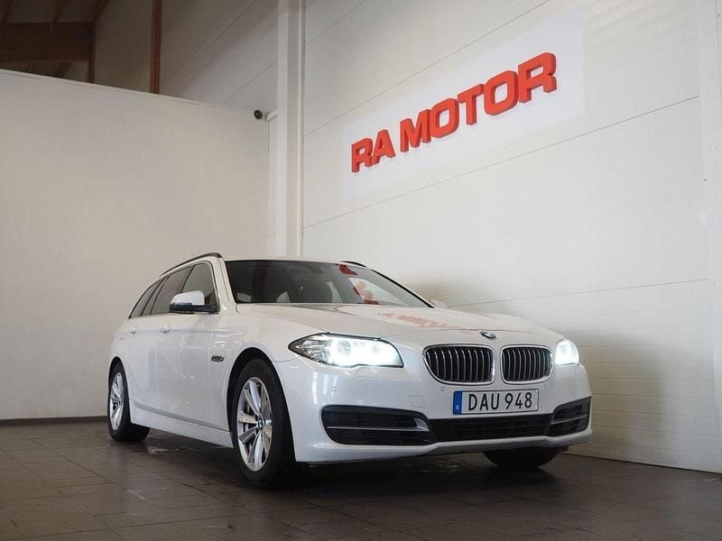 Vit Begagnad 2015 BMW 520 Kombi | 164 900 kr (Marknadspris) - Bild 1/4
