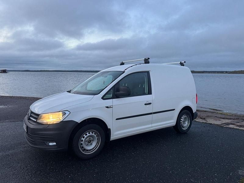 Vit Begagnad 2020 VW Caddy Minibuss | 169 000 kr (Marknadspris) - Bild 1/4