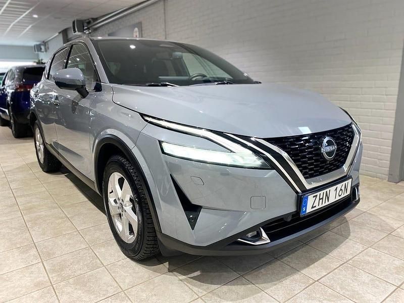 Begagnad Nissan Qashqai Tekna 158 HK (116 kW) 2023 Ljusgrå SUV