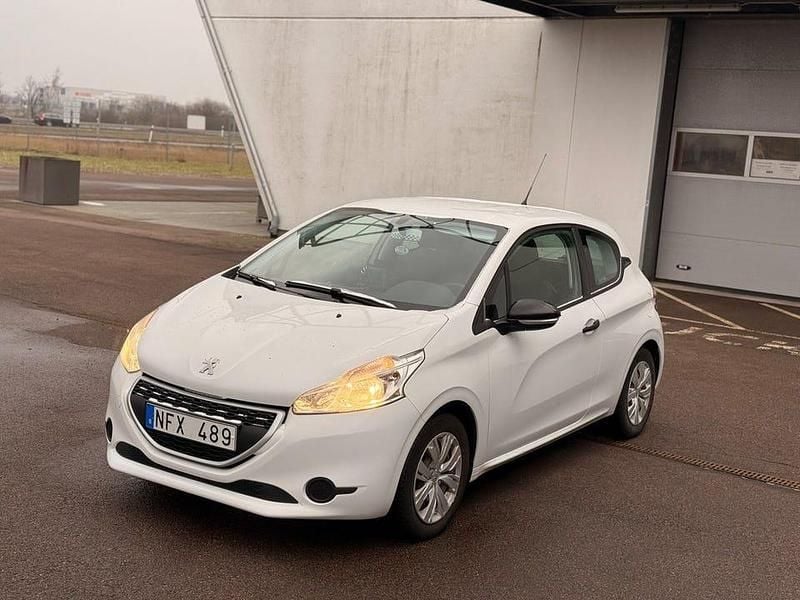Begagnad Peugeot 208 68 HK (50 kW) 2012 Vit Halvkombi
