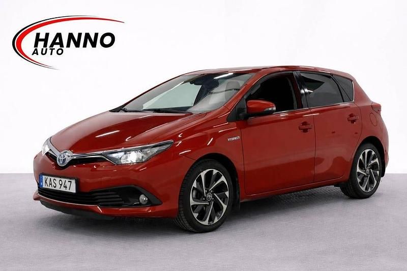 Röd Begagnad 2015 Toyota Auris Hybrid | 139 700 kr (Marknadspris) - Bild 1/4