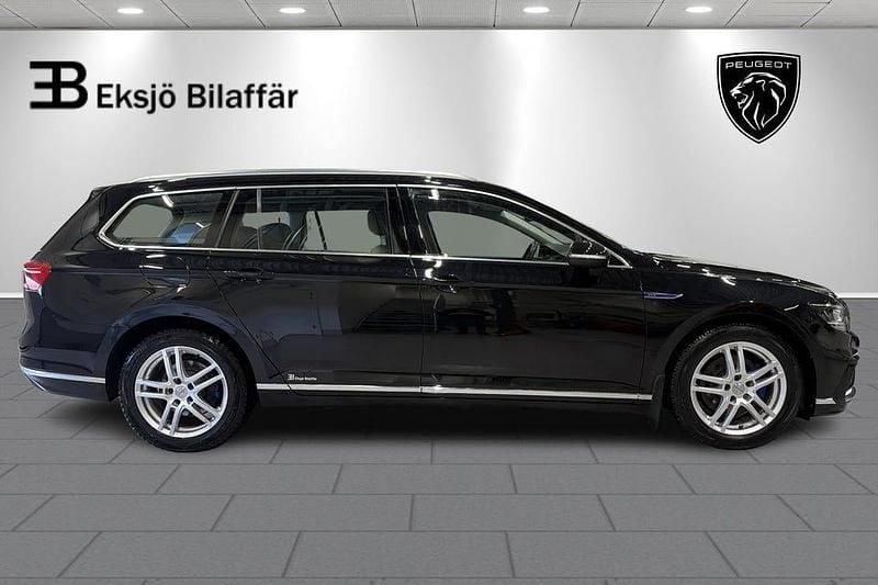 Begagnad VW Passat GTE 218 HK (160 kW) 2022 Svart metallic Kombi