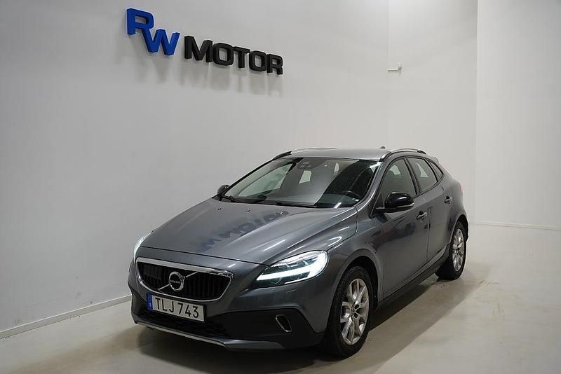 Begagnad Volvo V40 Momentum 150 HK (110 kW) 2016 Grå Halvkombi