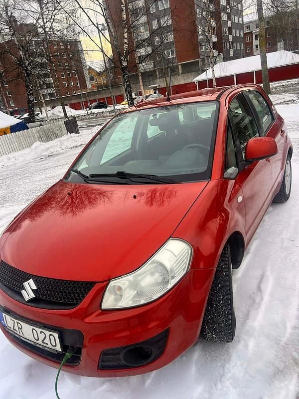 Begagnad 2012 Suzuki SX4 Halvkombi | 37 000 kr (Marknadspris) - Bild 1/4