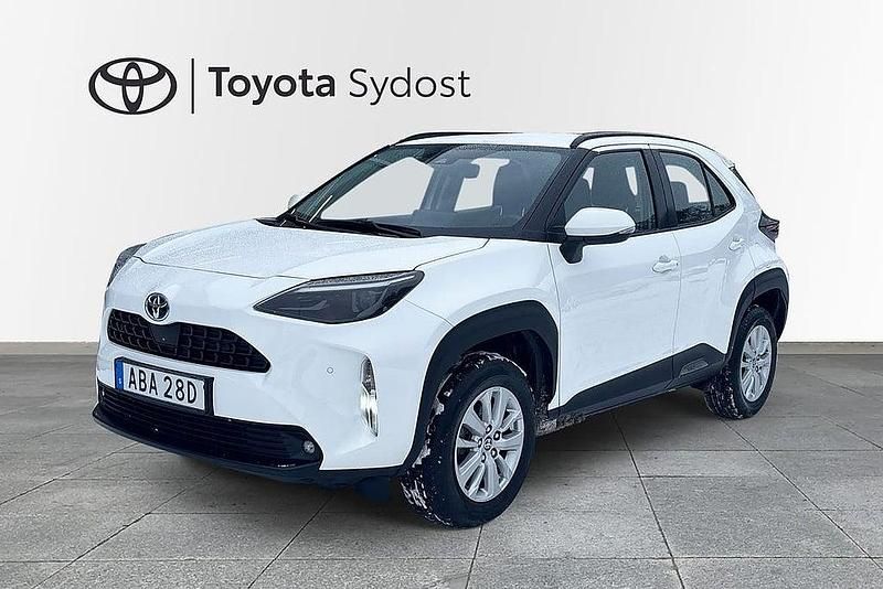 Vit Begagnad 2023 Toyota Yaris Cross Active SUV | 249 900 kr (Marknadspris) - Bild 1/3