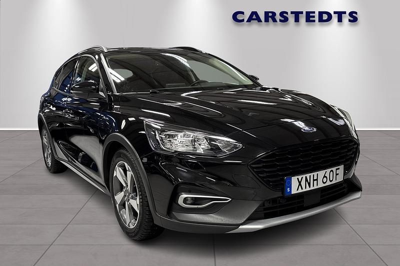 Svart Begagnad 2021 Ford Focus Active Halvkombi | 199 900 kr (Dyr) - Bild 1/4