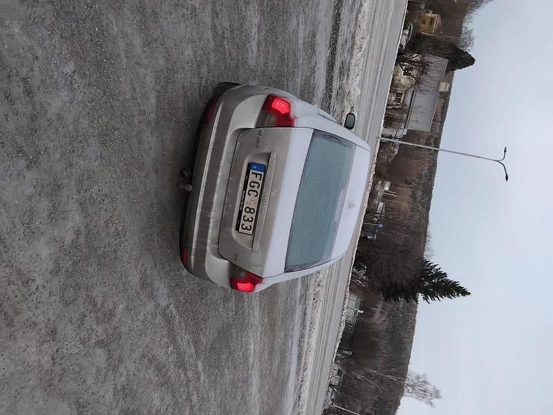 Begagnad 2008 Volvo S40 Sedan | 36 000 kr (Marknadspris) - Bild 1/4