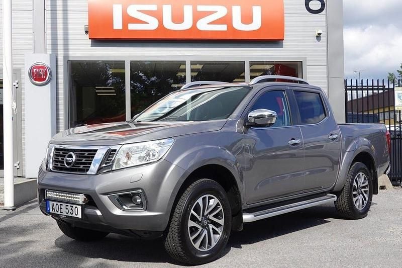 Grå (grå metallic) Begagnad 2018 Nissan Navara Tekna Pickup | 209 900 kr (Superpris) - Bild 1/4