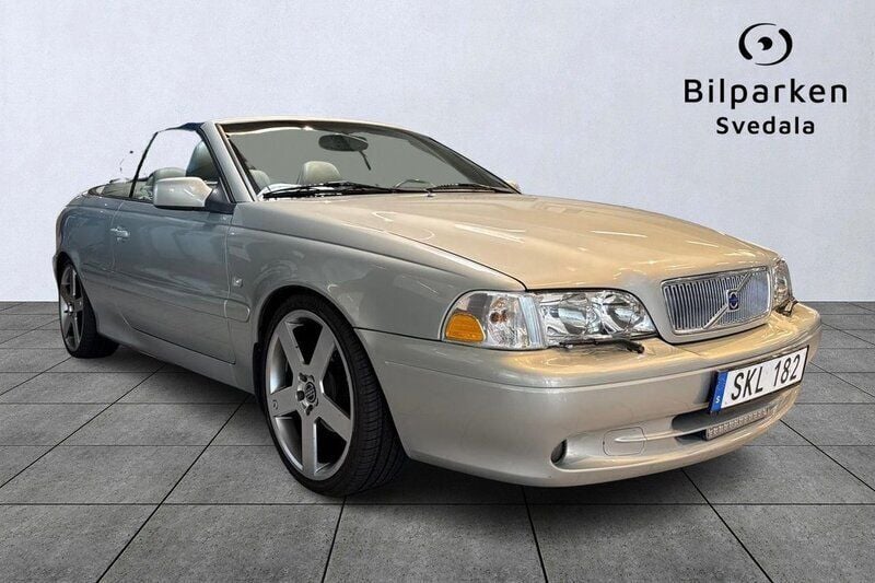 Ljusgrå Begagnad 2001 Volvo C70 Cab | 129 900 kr - Bild 1/4