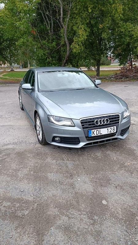 Grå Begagnad 2010 Audi A4 Sedan | 55 000 kr (Marknadspris) - Bild 1/2