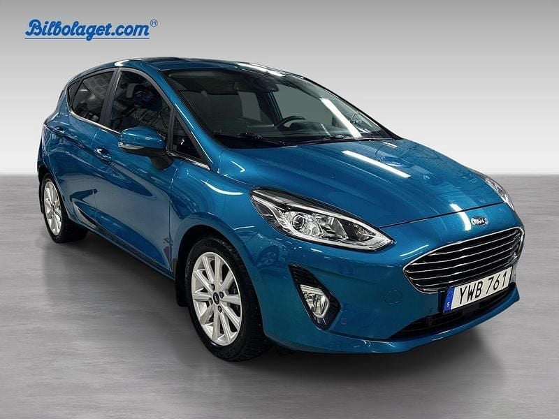 Begagnad Ford Fiesta Titanium 101 HK (74 kW) 2018 Blå Halvkombi