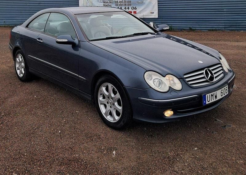 Blå Begagnad 2004 Mercedes CLK320 Elegance Sportkupé | 49 900 kr (Marknadspris) - Bild 1/4