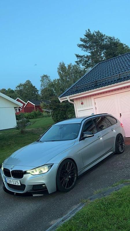Silver Begagnad 2019 BMW 320 M Sport Kombi | 217 000 kr (Marknadspris) - Bild 1/4