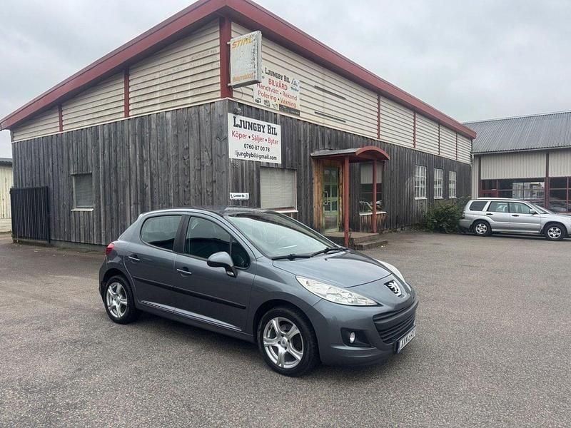 Grå Begagnad 2010 Peugeot 207 Halvkombi | 27 000 kr (Superpris) - Bild 1/4