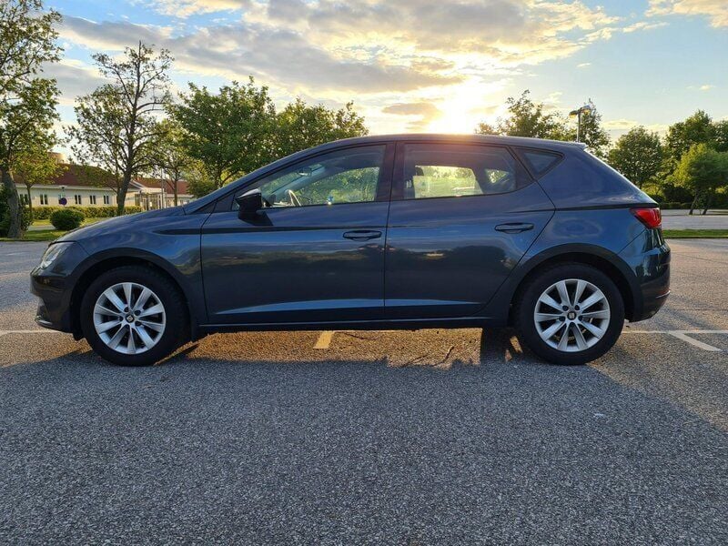 Grå Begagnad 2020 Seat Leon Style Halvkombi | 115 000 kr (Superpris) - Bild 1/4