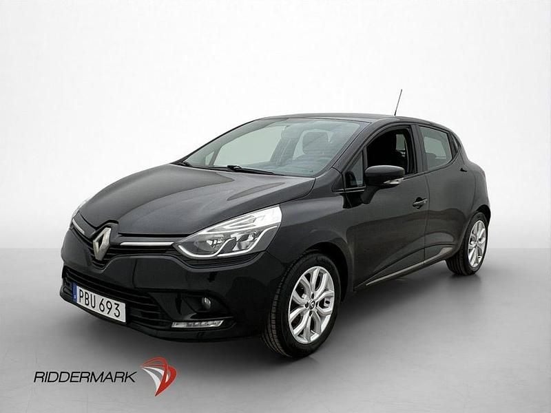 Begagnad Renault Clio IV Zen 90 HK (66 kW) 2016 Svart Halvkombi