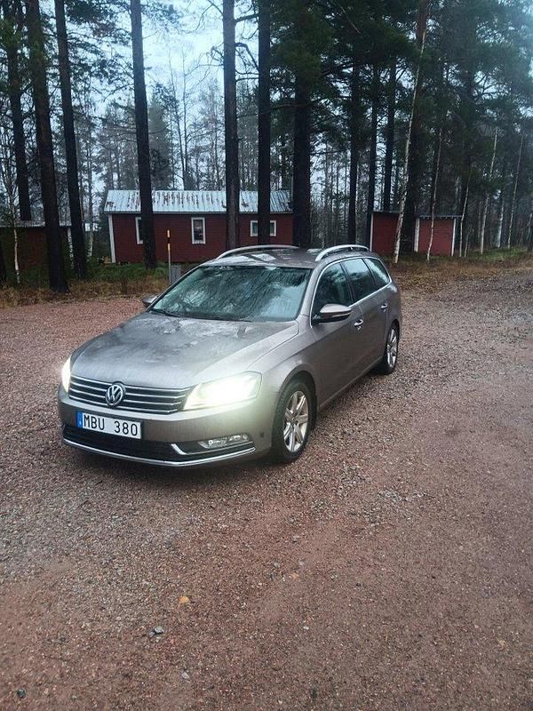 Brun Begagnad 2012 VW Passat Kombi | 43 000 kr (Superpris) - Bild 1/4