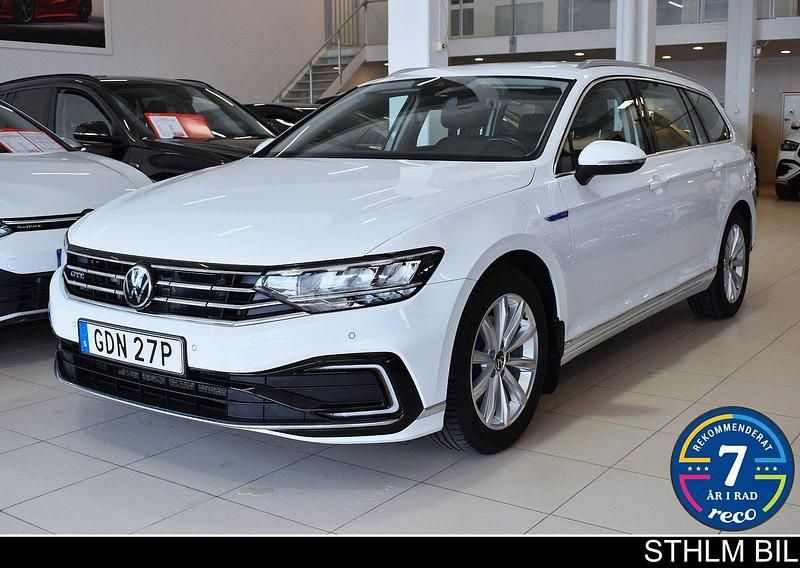 Vit Begagnad 2021 VW Passat GTE Kombi | 249 000 kr (Marknadspris) - Bild 1/4